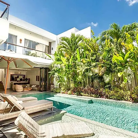 Incredible 4Br Villa 5 Mins Walk To The Beach