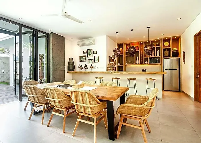 Incredible 4br 5 Mins Walk To The ホテル 4*