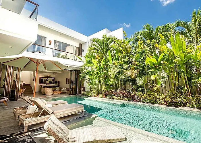 Incredible 4br 5 Mins Walk To The ホテル 4*