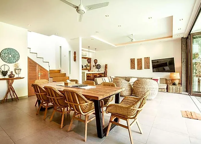 Incredible 4br 5 Mins Walk To The ホテル 4*