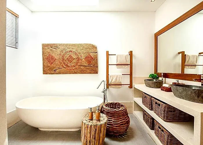 Incredible 4br 5 Mins Walk To The ホテル 4*
