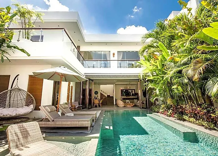 Incredible 4br 5 Mins Walk To The ホテル 4*